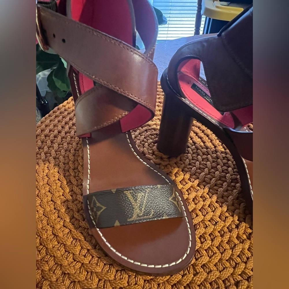 LOUIS VUITTON 
Calfskin Monogram Ocean Drive Heeled Sandals 37 Cognac - Picture 7 of 15